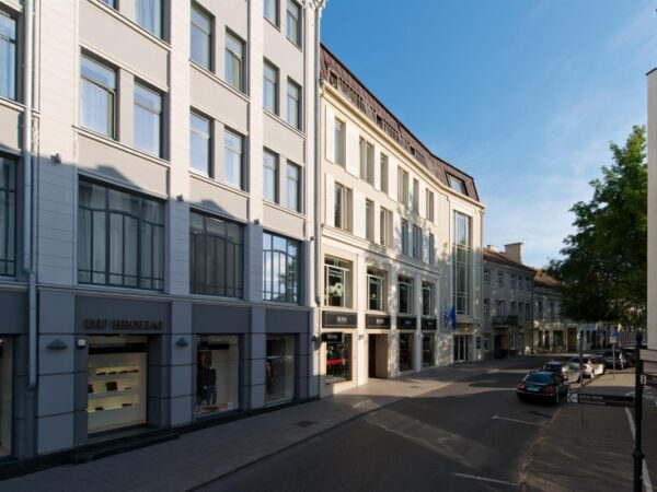 2004 Reconstruction of a building