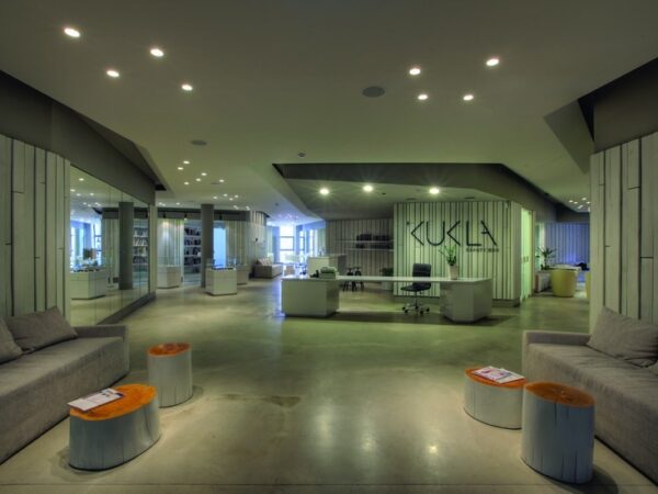 2010 Fashion house and beauty salon Kukla